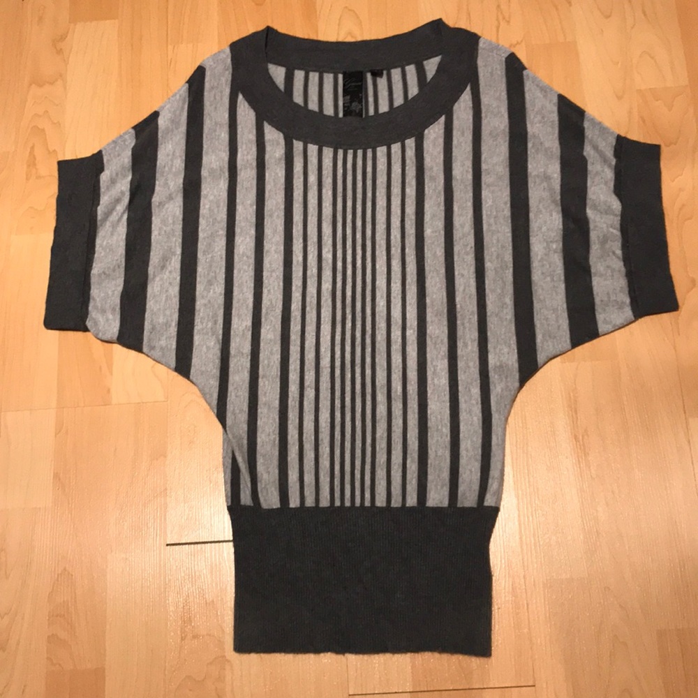 Women’s guess short sleeve striped sweater small